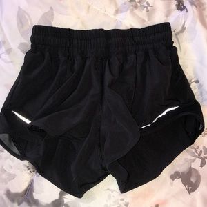 Lululemon Hotty Hot Short II 2.5"